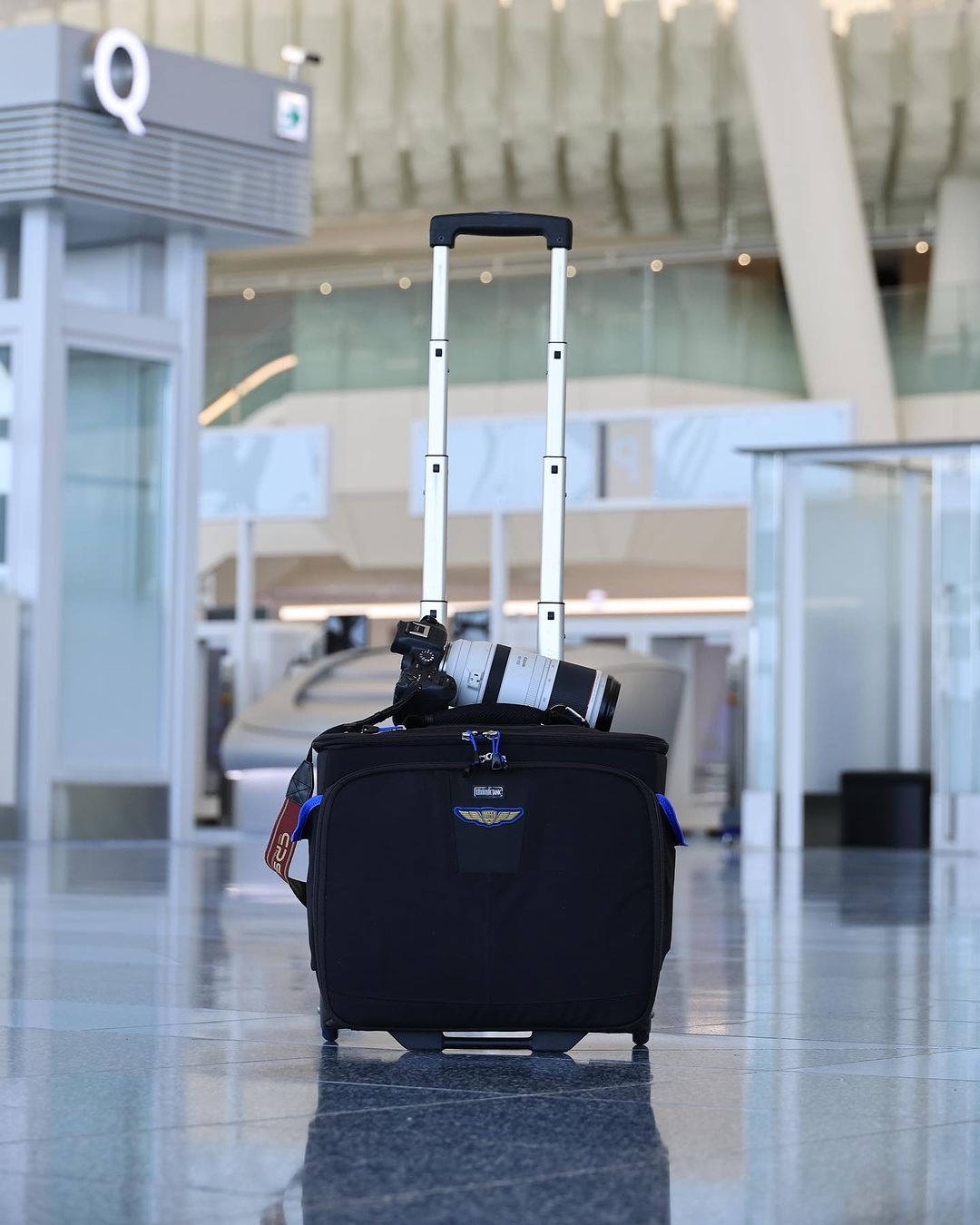 Think Tank Airport Navigator V2 0 Rolling Bag